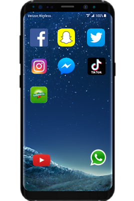 Smartphone tenu en main, applications à l'écran